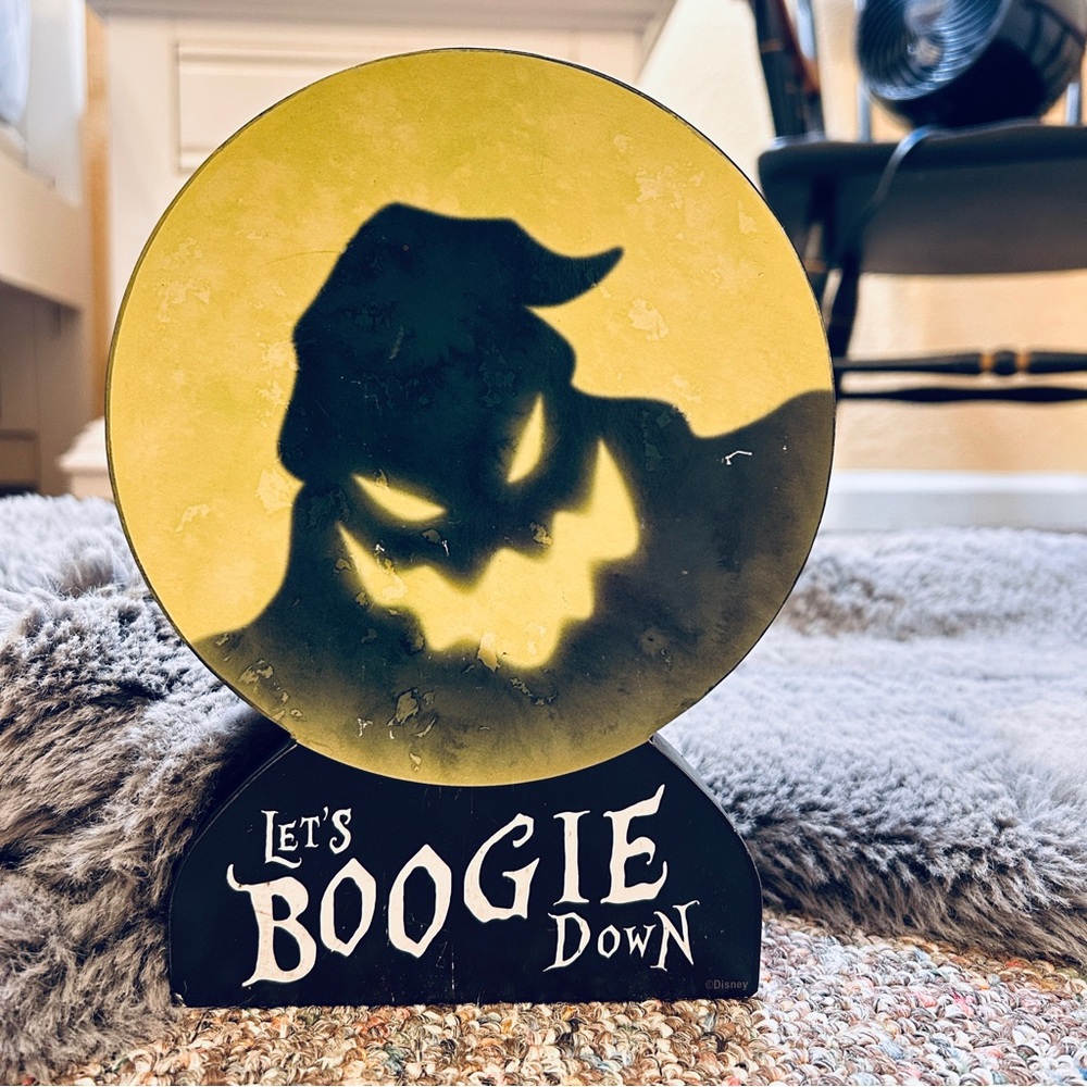 2 Halloween Decor with Spooky Silhouette